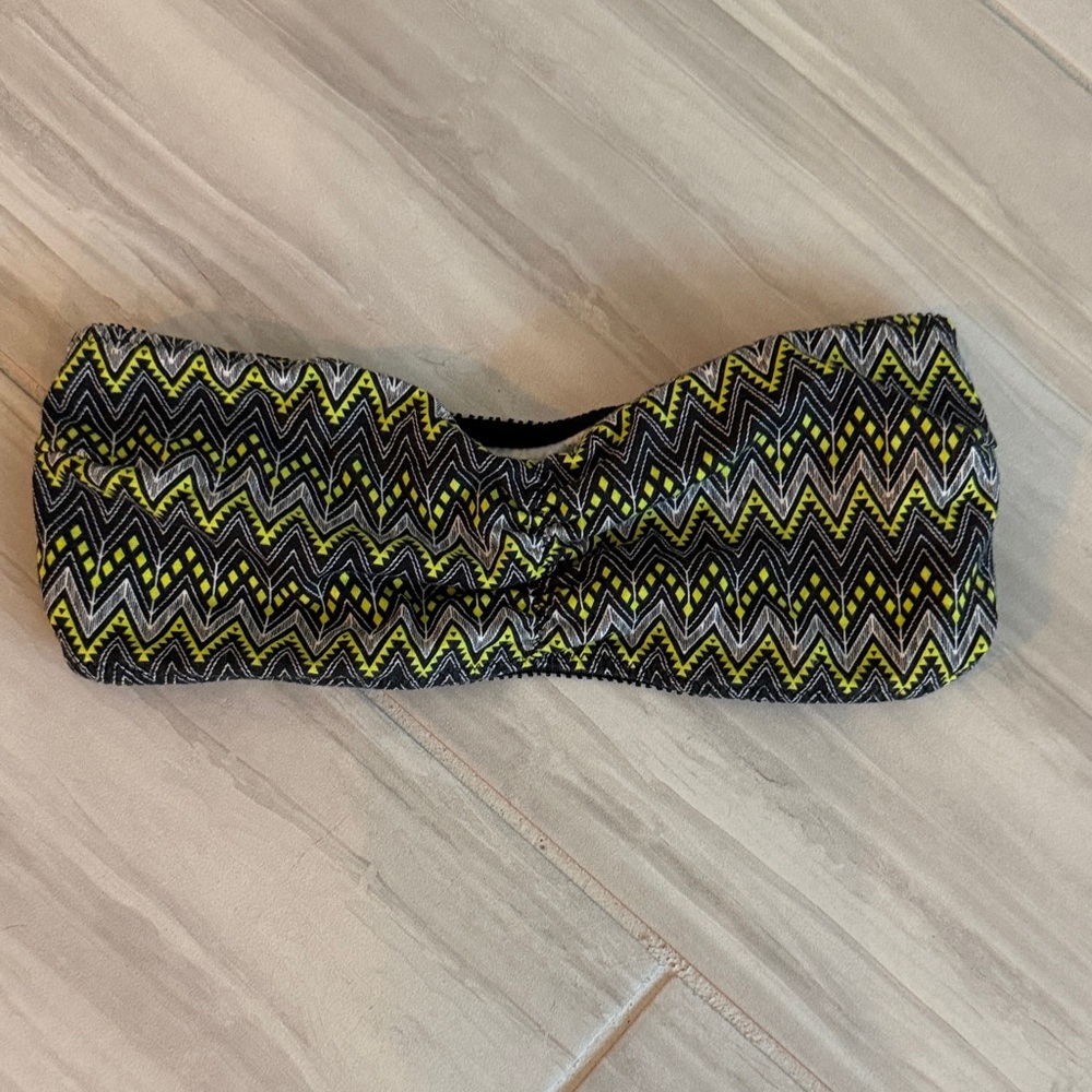 Xhilaration Black and Green Zigzag Bandeau
